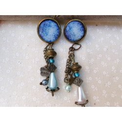 Boucles d'oreilles 2 paires en 1 une rosace bleue et blanche